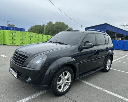 Черный Cанг Йонг Рекстон, объемом двигателя 2.7 л и пробегом 247 тыс. км за 10000 $, фото 3 на Automoto.ua