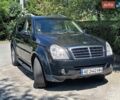 Черный Cанг Йонг Рекстон, объемом двигателя 2.7 л и пробегом 242 тыс. км за 12000 $, фото 1 на Automoto.ua