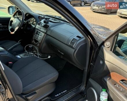 Чорний Cанг Йонг Rexton, об'ємом двигуна 2.7 л та пробігом 166 тис. км за 10500 $, фото 6 на Automoto.ua