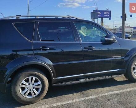 Черный Cанг Йонг Рекстон, объемом двигателя 2 л и пробегом 158 тыс. км за 13800 $, фото 3 на Automoto.ua