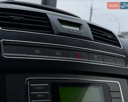 Чорний Cанг Йонг Rexton, об'ємом двигуна 2 л та пробігом 155 тис. км за 13890 $, фото 22 на Automoto.ua