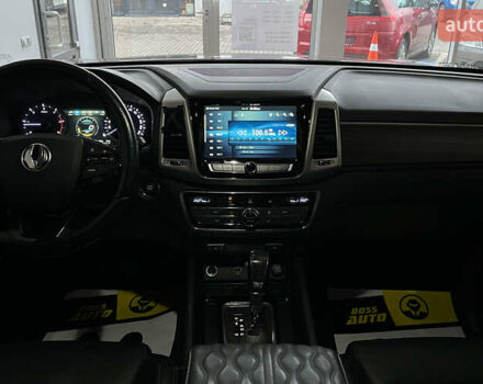 Черный Cанг Йонг Рекстон, объемом двигателя 2.16 л и пробегом 114 тыс. км за 22200 $, фото 9 на Automoto.ua