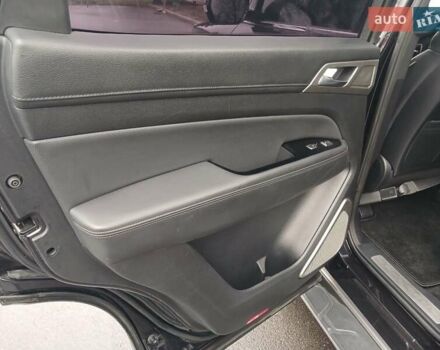 Чорний Cанг Йонг Rexton, об'ємом двигуна 2.16 л та пробігом 132 тис. км за 19700 $, фото 18 на Automoto.ua