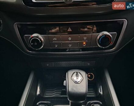 Чорний Cанг Йонг Rexton, об'ємом двигуна 2.16 л та пробігом 132 тис. км за 19700 $, фото 21 на Automoto.ua