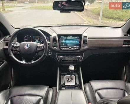 Чорний Cанг Йонг Rexton, об'ємом двигуна 2.16 л та пробігом 132 тис. км за 19700 $, фото 13 на Automoto.ua