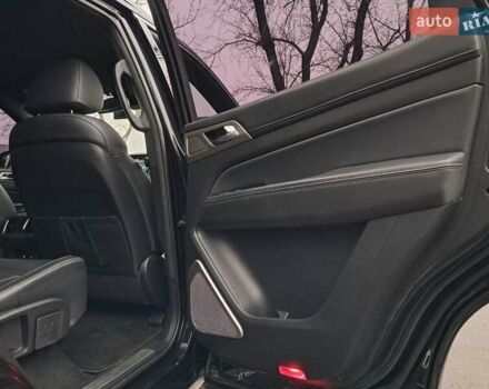 Чорний Cанг Йонг Rexton, об'ємом двигуна 2.16 л та пробігом 132 тис. км за 19700 $, фото 25 на Automoto.ua