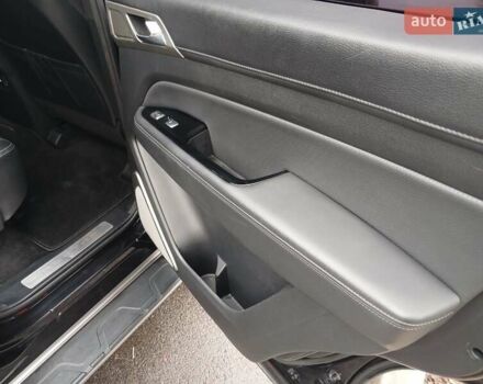 Чорний Cанг Йонг Rexton, об'ємом двигуна 2.16 л та пробігом 132 тис. км за 19700 $, фото 16 на Automoto.ua