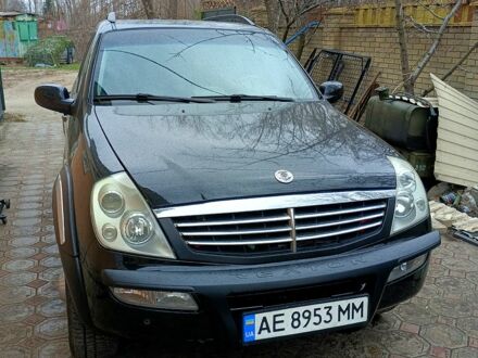 Черный Cанг Йонг Рекстон, объемом двигателя 2.8 л и пробегом 245 тыс. км за 6700 $, фото 1 на Automoto.ua