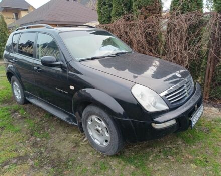 Черный Cанг Йонг Рекстон, объемом двигателя 2.7 л и пробегом 300 тыс. км за 4500 $, фото 1 на Automoto.ua