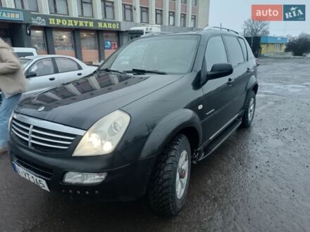 Черный Cанг Йонг Рекстон, объемом двигателя 2.7 л и пробегом 340 тыс. км за 3900 $, фото 1 на Automoto.ua