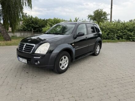Чорний Cанг Йонг Rexton, об'ємом двигуна 2.7 л та пробігом 240 тис. км за 3700 $, фото 1 на Automoto.ua