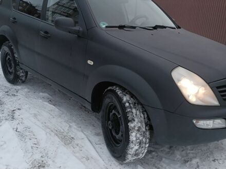 Черный Cанг Йонг Рекстон, объемом двигателя 2.7 л и пробегом 265 тыс. км за 4200 $, фото 1 на Automoto.ua