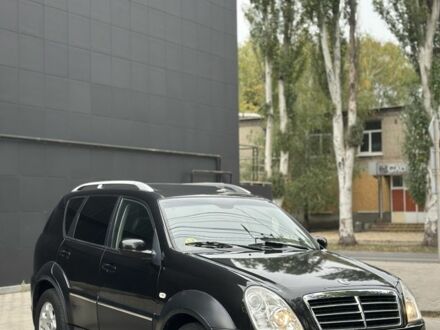 Чорний Cанг Йонг Rexton, об'ємом двигуна 2.7 л та пробігом 250 тис. км за 3700 $, фото 1 на Automoto.ua