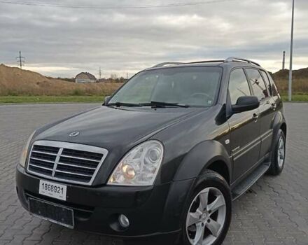 Черный Cанг Йонг Рекстон, объемом двигателя 2.7 л и пробегом 290 тыс. км за 4600 $, фото 1 на Automoto.ua