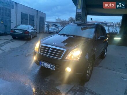 Черный Cанг Йонг Рекстон, объемом двигателя 2.7 л и пробегом 300 тыс. км за 4299 $, фото 1 на Automoto.ua