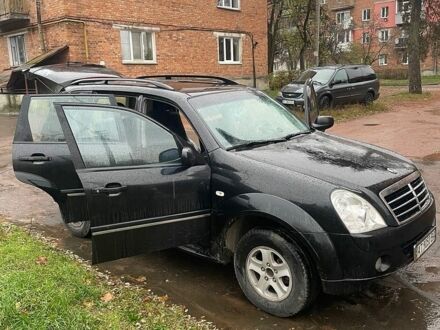 Черный Cанг Йонг Рекстон, объемом двигателя 2.69 л и пробегом 340 тыс. км за 5500 $, фото 1 на Automoto.ua