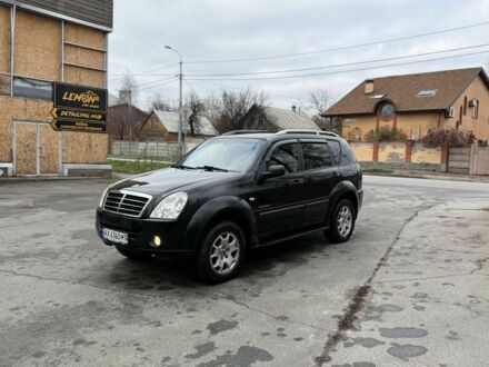Черный Cанг Йонг Рекстон, объемом двигателя 2.7 л и пробегом 250 тыс. км за 7000 $, фото 1 на Automoto.ua