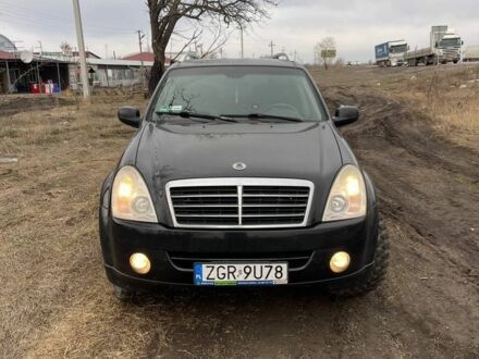 Черный Cанг Йонг Рекстон, объемом двигателя 2.7 л и пробегом 307 тыс. км за 4200 $, фото 1 на Automoto.ua