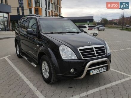 Черный Cанг Йонг Рекстон, объемом двигателя 2.7 л и пробегом 301 тыс. км за 9000 $, фото 1 на Automoto.ua