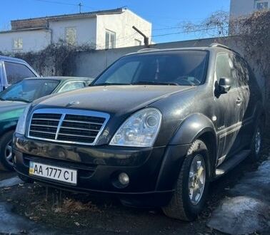 Чорний Cанг Йонг Rexton, об'ємом двигуна 2.7 л та пробігом 213 тис. км за 8000 $, фото 1 на Automoto.ua