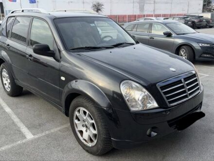 Черный Cанг Йонг Рекстон, объемом двигателя 2.7 л и пробегом 265 тыс. км за 5850 $, фото 1 на Automoto.ua