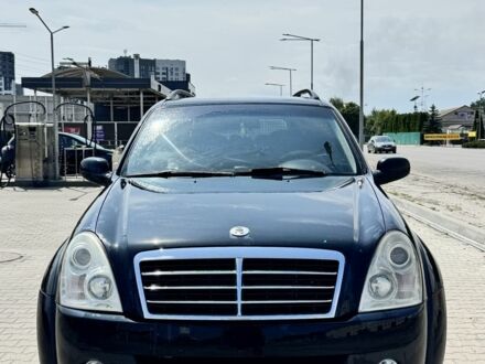 Чорний Cанг Йонг Rexton, об'ємом двигуна 2.7 л та пробігом 300 тис. км за 5500 $, фото 1 на Automoto.ua