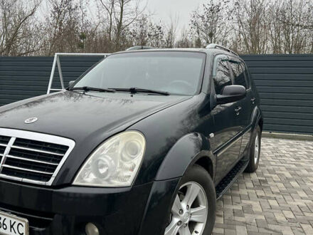 Черный Cанг Йонг Рекстон, объемом двигателя 2.7 л и пробегом 318 тыс. км за 8700 $, фото 1 на Automoto.ua