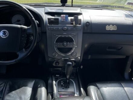 Черный Cанг Йонг Рекстон, объемом двигателя 2.7 л и пробегом 230 тыс. км за 6000 $, фото 1 на Automoto.ua