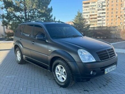 Черный Cанг Йонг Рекстон, объемом двигателя 2.7 л и пробегом 230 тыс. км за 6500 $, фото 1 на Automoto.ua