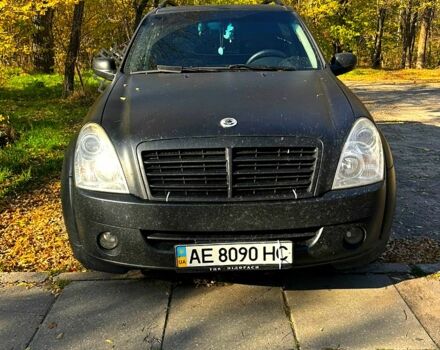 Черный Cанг Йонг Рекстон, объемом двигателя 2.7 л и пробегом 222 тыс. км за 6500 $, фото 1 на Automoto.ua