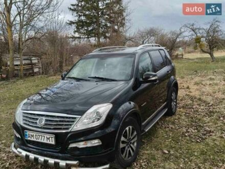 Черный Cанг Йонг Рекстон, объемом двигателя 2.7 л и пробегом 180 тыс. км за 10600 $, фото 1 на Automoto.ua