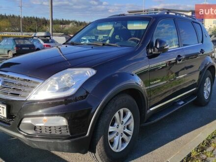 Черный Cанг Йонг Рекстон, объемом двигателя 2 л и пробегом 156 тыс. км за 11900 $, фото 1 на Automoto.ua