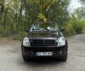 Коричневый Cанг Йонг Рекстон, объемом двигателя 2.7 л и пробегом 240 тыс. км за 6500 $, фото 2 на Automoto.ua