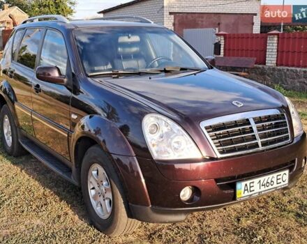 Коричневий Cанг Йонг Rexton, об'ємом двигуна 2.7 л та пробігом 125 тис. км за 12300 $, фото 2 на Automoto.ua