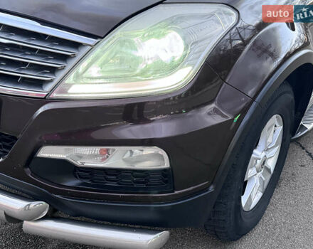 Коричневый Cанг Йонг Рекстон, объемом двигателя 2.7 л и пробегом 242 тыс. км за 11800 $, фото 2 на Automoto.ua