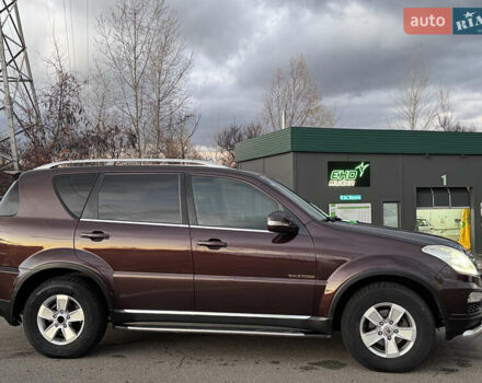 Коричневый Cанг Йонг Рекстон, объемом двигателя 2.7 л и пробегом 242 тыс. км за 11800 $, фото 3 на Automoto.ua