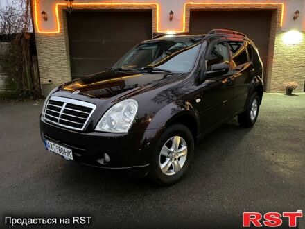 Коричневий Cанг Йонг Rexton, об'ємом двигуна 2.7 л та пробігом 25000 тис. км за 6300 $, фото 1 на Automoto.ua