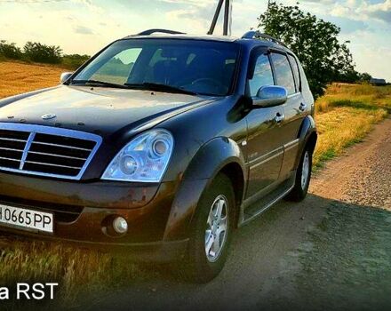 Коричневий Cанг Йонг Rexton, об'ємом двигуна 2.7 л та пробігом 310 тис. км за 6000 $, фото 1 на Automoto.ua