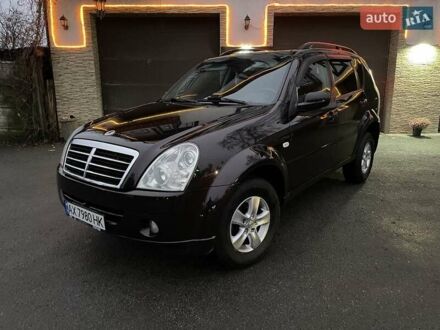 Коричневий Cанг Йонг Rexton, об'ємом двигуна 2.7 л та пробігом 300 тис. км за 6500 $, фото 1 на Automoto.ua