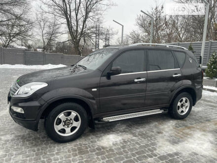 Коричневий Cанг Йонг Rexton, об'ємом двигуна 2.7 л та пробігом 225 тис. км за 10000 $, фото 1 на Automoto.ua