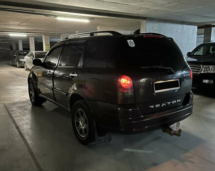 Червоний Cанг Йонг Rexton, об'ємом двигуна 2.7 л та пробігом 236 тис. км за 5500 $, фото 4 на Automoto.ua