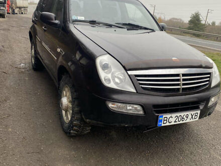 Красный Cанг Йонг Рекстон, объемом двигателя 2.8 л и пробегом 180 тыс. км за 5000 $, фото 1 на Automoto.ua