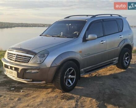 Сірий Cанг Йонг Rexton, об'ємом двигуна 3.2 л та пробігом 306 тис. км за 6300 $, фото 2 на Automoto.ua