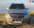 Сірий Cанг Йонг Rexton, об'ємом двигуна 3.2 л та пробігом 306 тис. км за 6300 $, фото 1 на Automoto.ua
