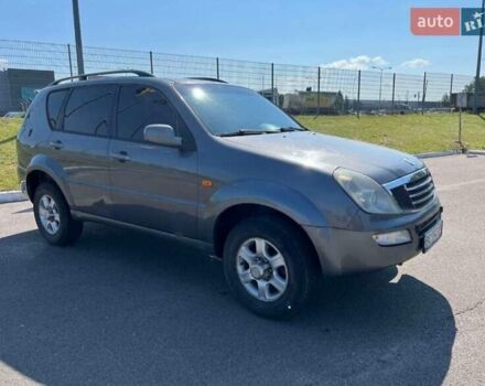 Сірий Cанг Йонг Rexton, об'ємом двигуна 2.87 л та пробігом 357 тис. км за 6950 $, фото 2 на Automoto.ua
