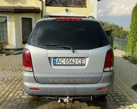 Серый Cанг Йонг Рекстон, объемом двигателя 2.7 л и пробегом 140 тыс. км за 7500 $, фото 2 на Automoto.ua