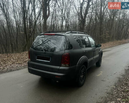 Серый Cанг Йонг Рекстон, объемом двигателя 2.7 л и пробегом 316 тыс. км за 5900 $, фото 3 на Automoto.ua