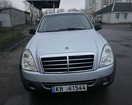 Серый Cанг Йонг Рекстон, объемом двигателя 2 л и пробегом 287 тыс. км за 3500 $, фото 2 на Automoto.ua