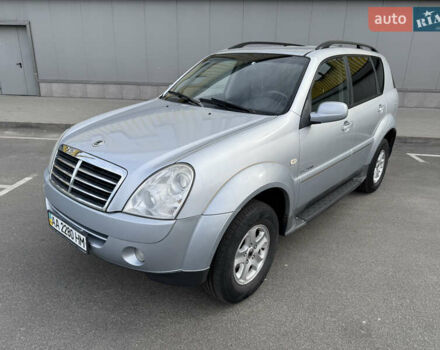 Сірий Cанг Йонг Rexton, об'ємом двигуна 2.7 л та пробігом 200 тис. км за 6700 $, фото 2 на Automoto.ua