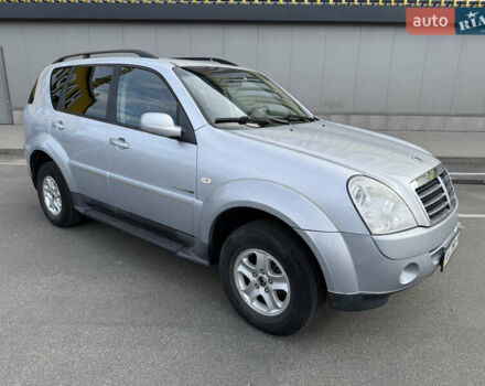 Сірий Cанг Йонг Rexton, об'ємом двигуна 2.7 л та пробігом 200 тис. км за 6950 $, фото 3 на Automoto.ua